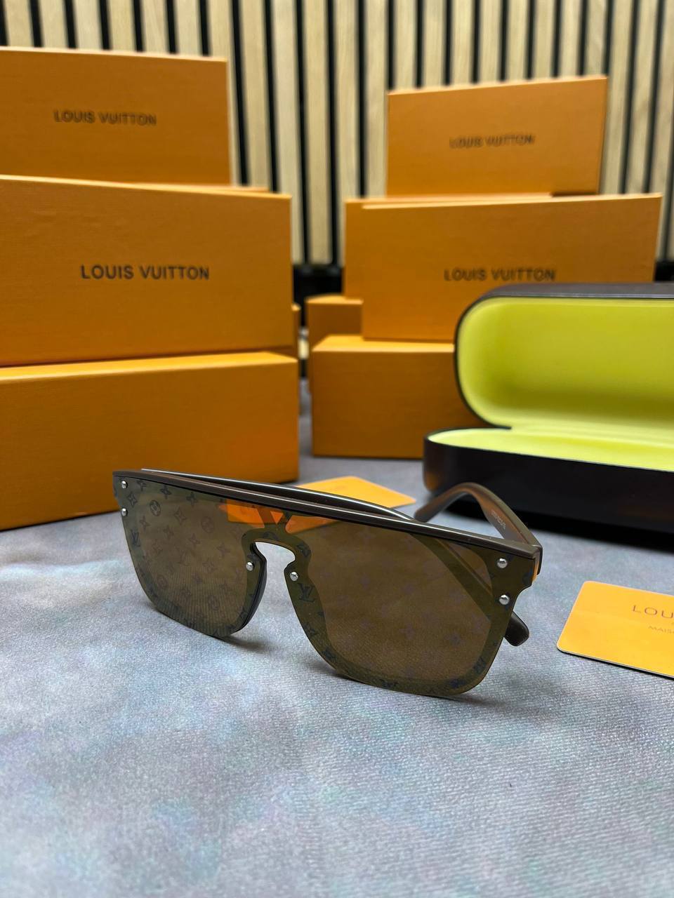 MENS L SUNGLASSES COME WITH BOX am0207