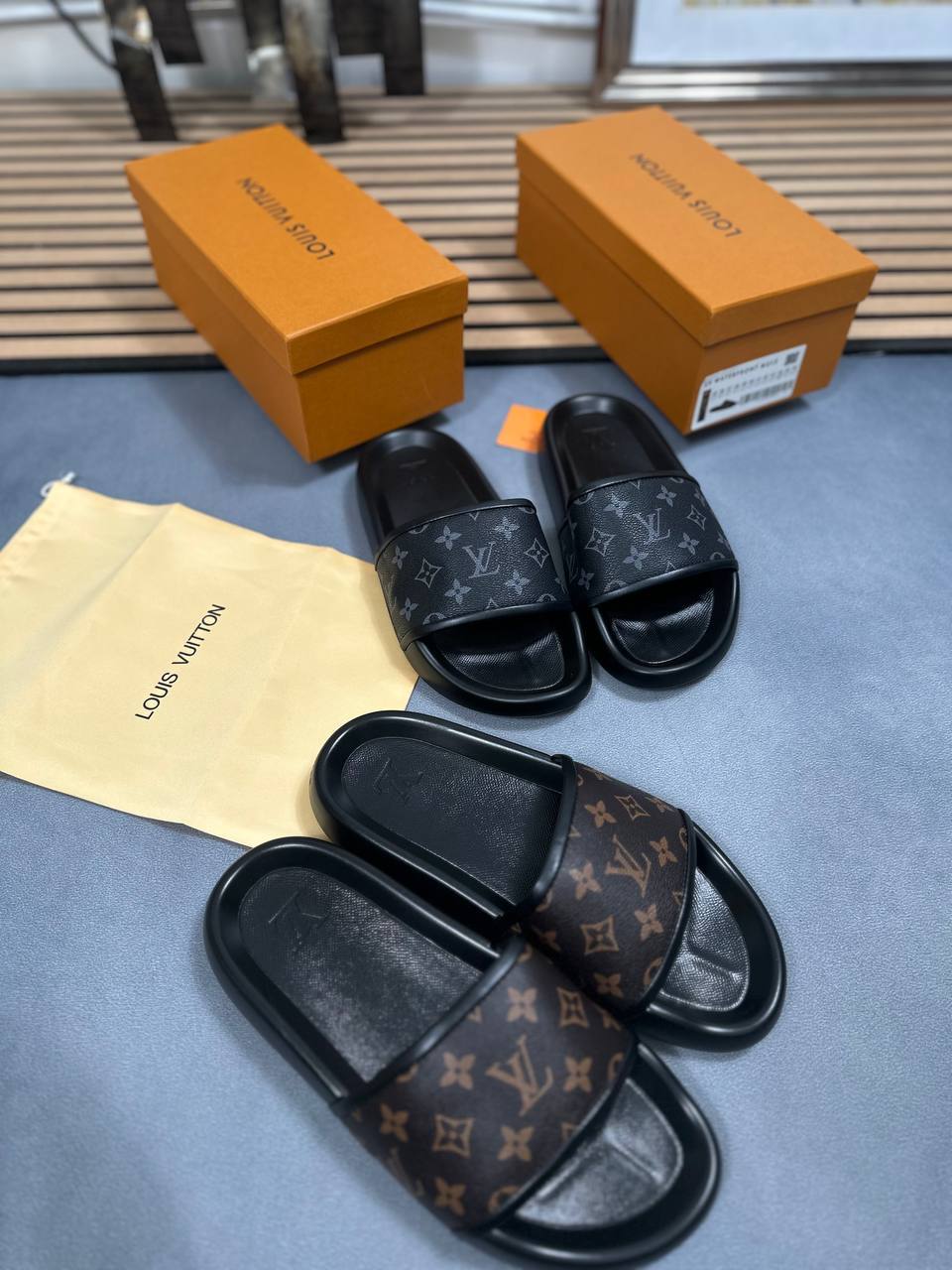MENS L SLIDERS COME WITH BOX am0207