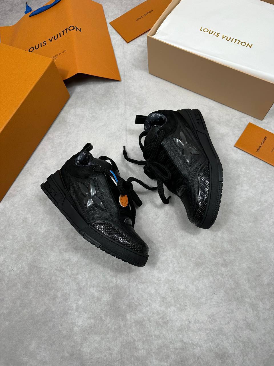 SUPER CLON MENS LV TRAINERS COME WITH BOX ETC am2104