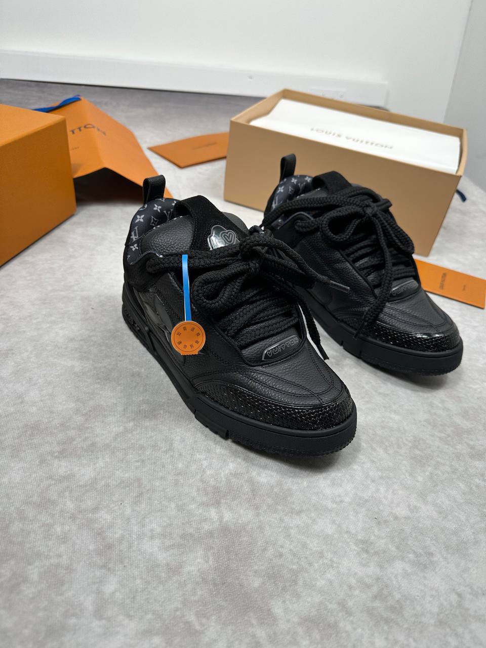 SUPER CLON MENS LV TRAINERS COME WITH BOX ETC am2104