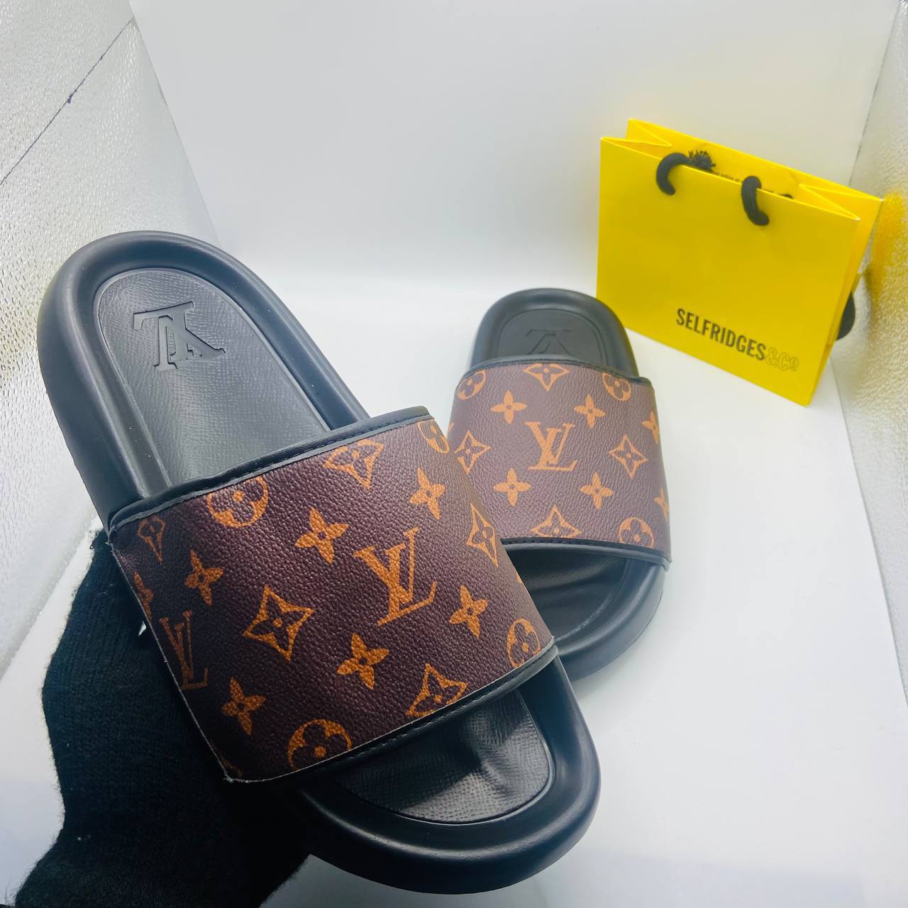 LVE SLIDERS SIZES 6-11 AVAILABLE to0910