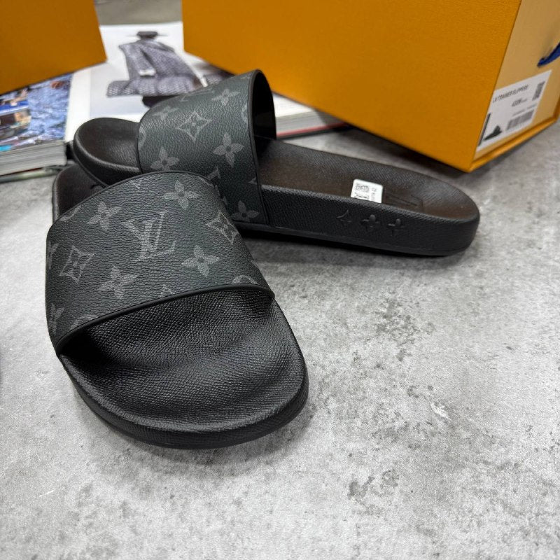 HIG END LV MENS SLIDERS WITH BOX DUST BAG ETC jay1305