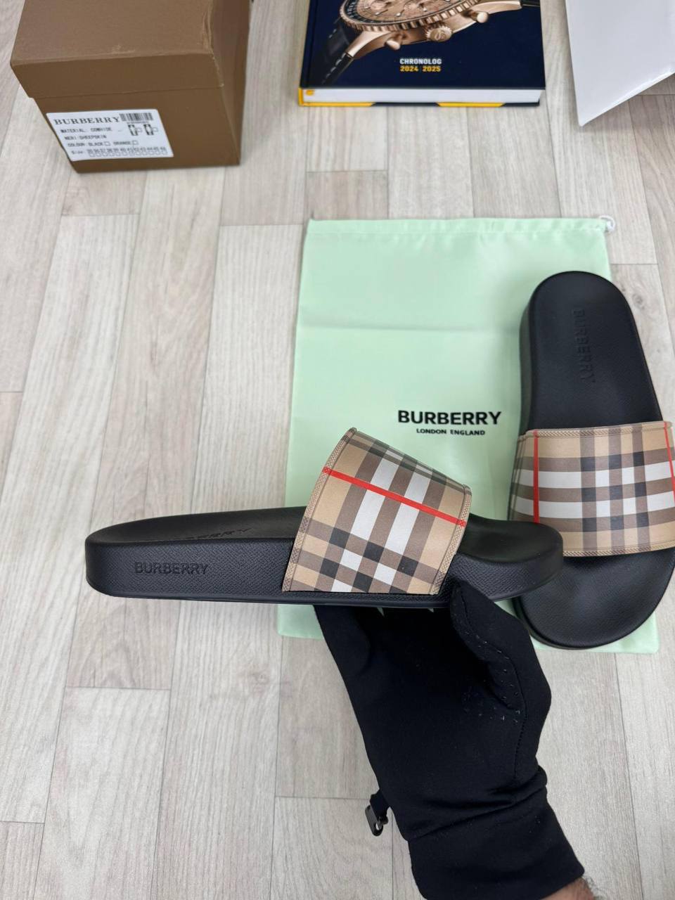 Burberr sliders jj2604