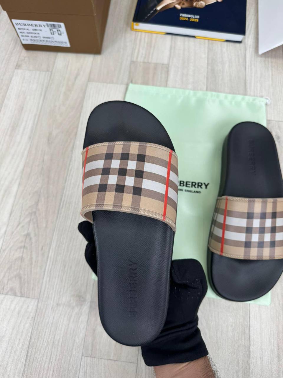 Burberr sliders jj2604