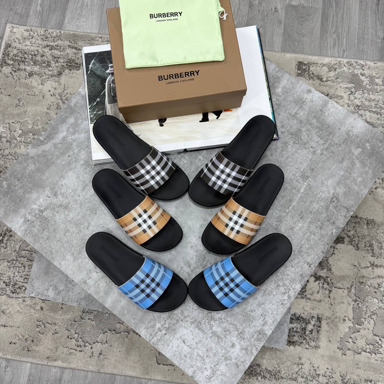 HIGH END BURBERR SLIDES MENS WITH FULL PACKAGING ETC jay2905