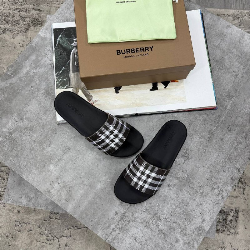 HIGH END BURBERR SLIDES MENS WITH FULL PACKAGING ETC jay1206