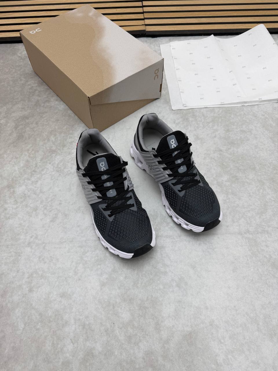 ON CLOU TRAINERS COME WITH BOX ETC am2804