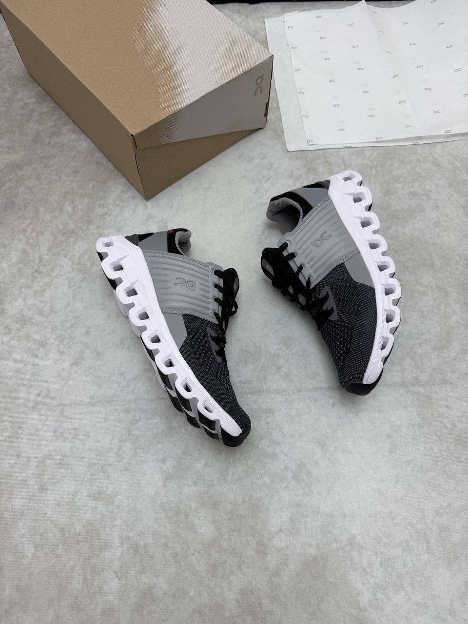 ON CLOU TRAINERS COME WITH BOX ETC am2804