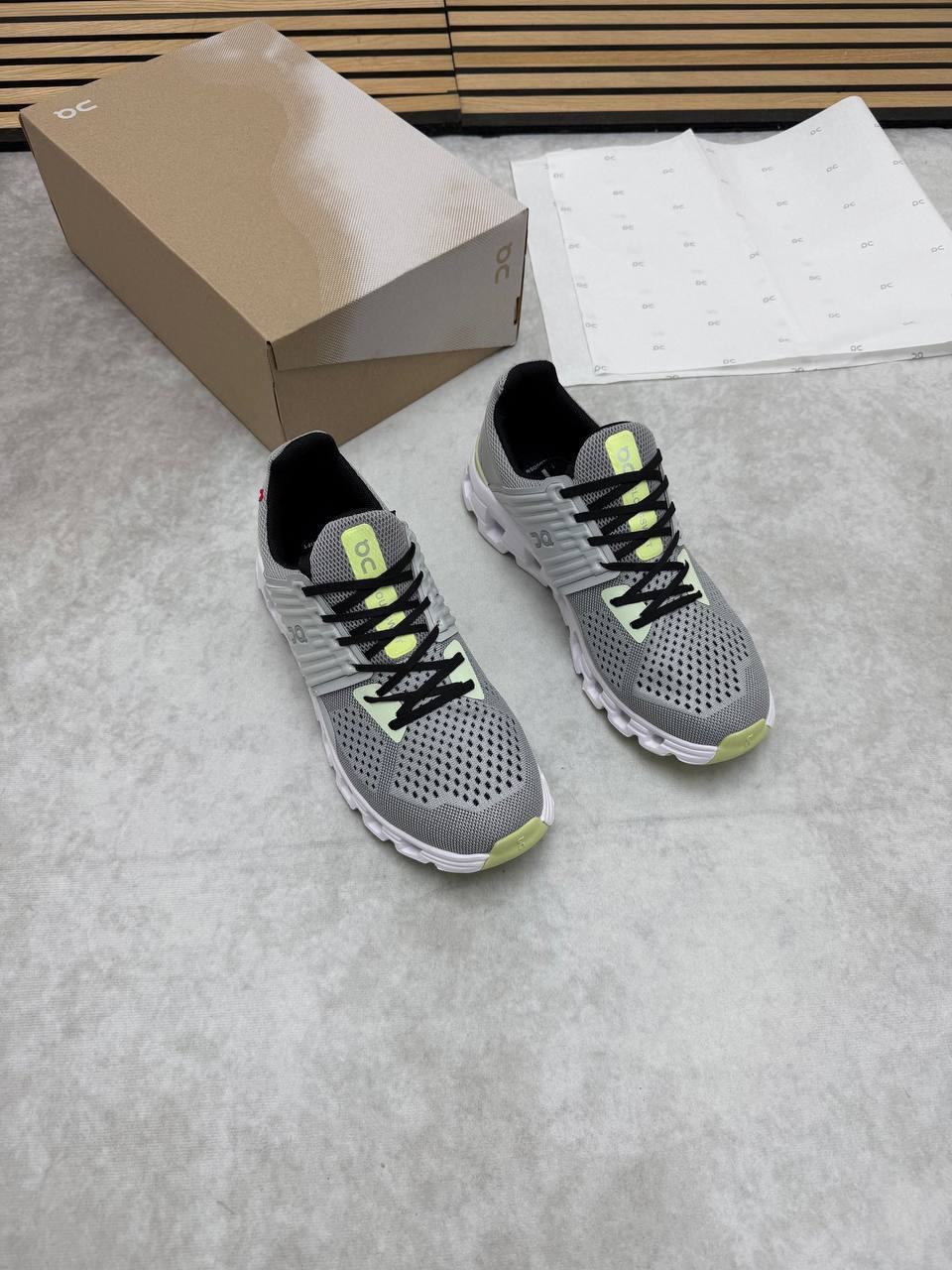 ON CLOU TRAINERS COME WITH BOX ETC am2804