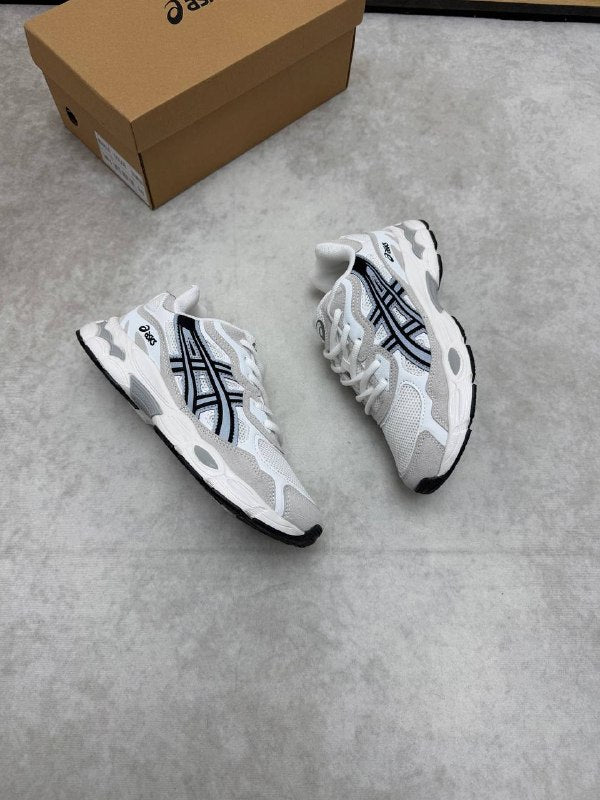 WOMENS ASIC COME WITH BOX am2904