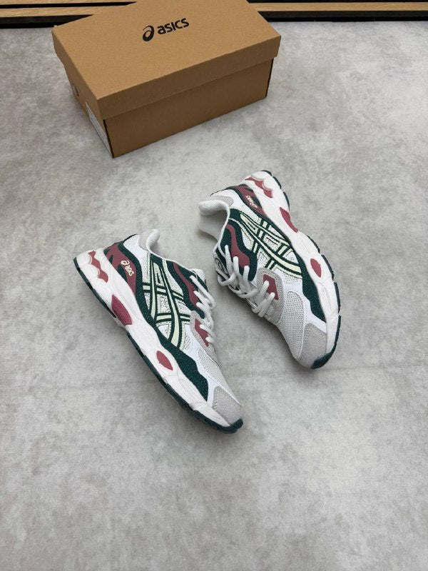 WOMENS ASIC COME WITH BOX am2904