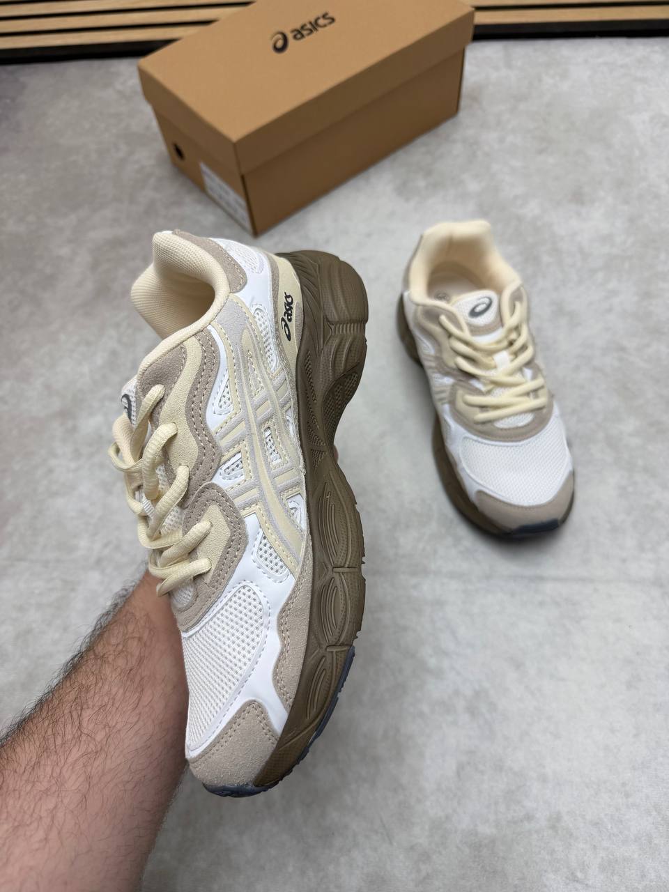 WOMENS ASIC COME WITH BOX am2904
