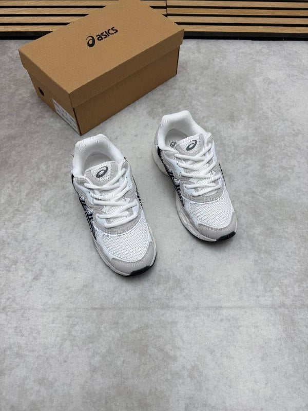 WOMENS ASIC COME WITH BOX am2904