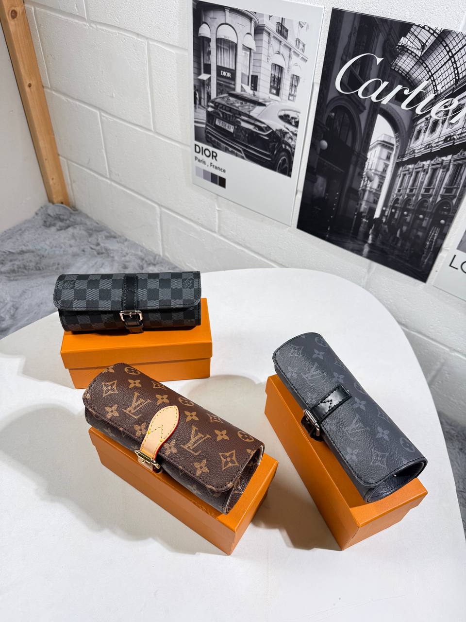 Lve watches holder 1910