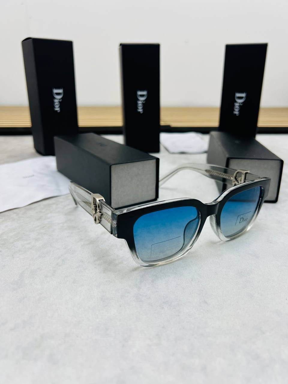 SUPER CLON DIO SUNGLASSES COME WITH BOX ETC am0305