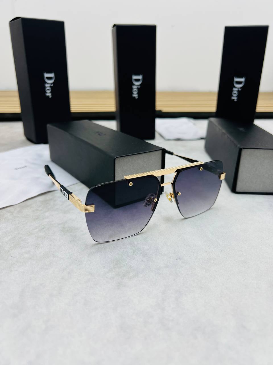 SUPER CLON DIO SUNGLASSES COME WITH BOX ETC am0305