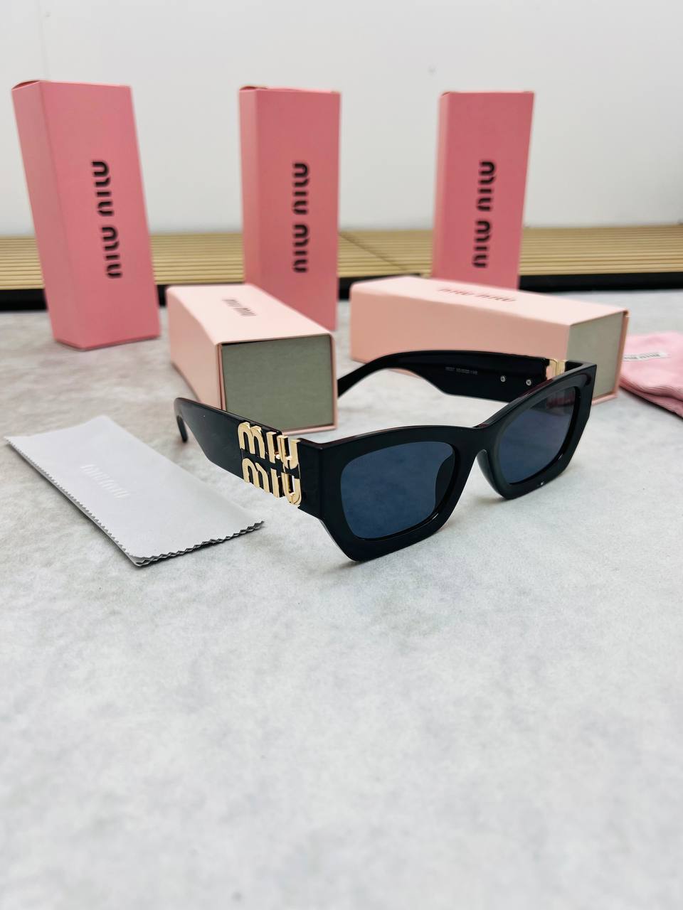 SUPER CLON MIU MIU SUNGLASSES COME WITH BOX ETC am0305