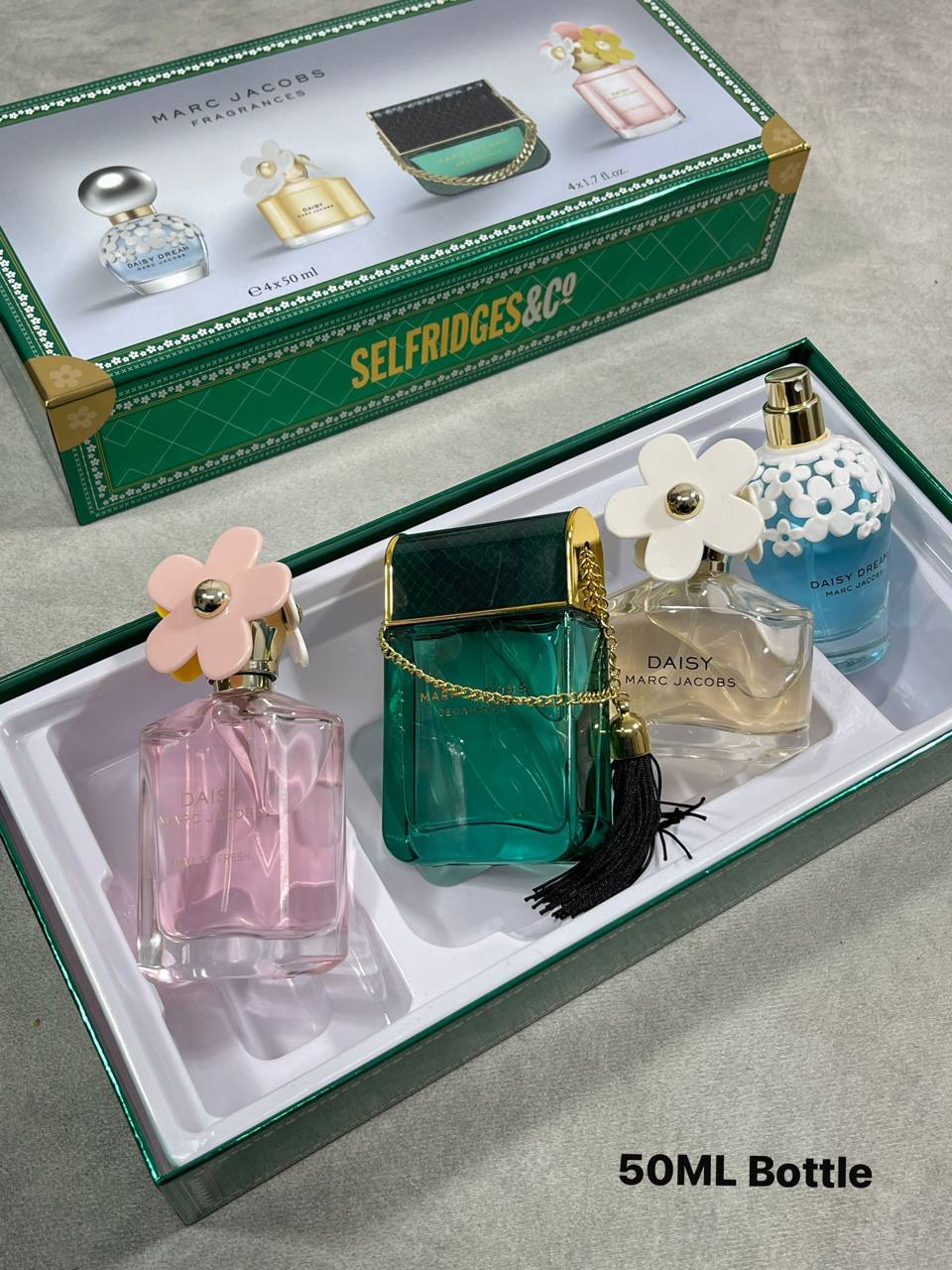 MARC JACOBSER 4 piece Perfume Set With Hard Case su2410