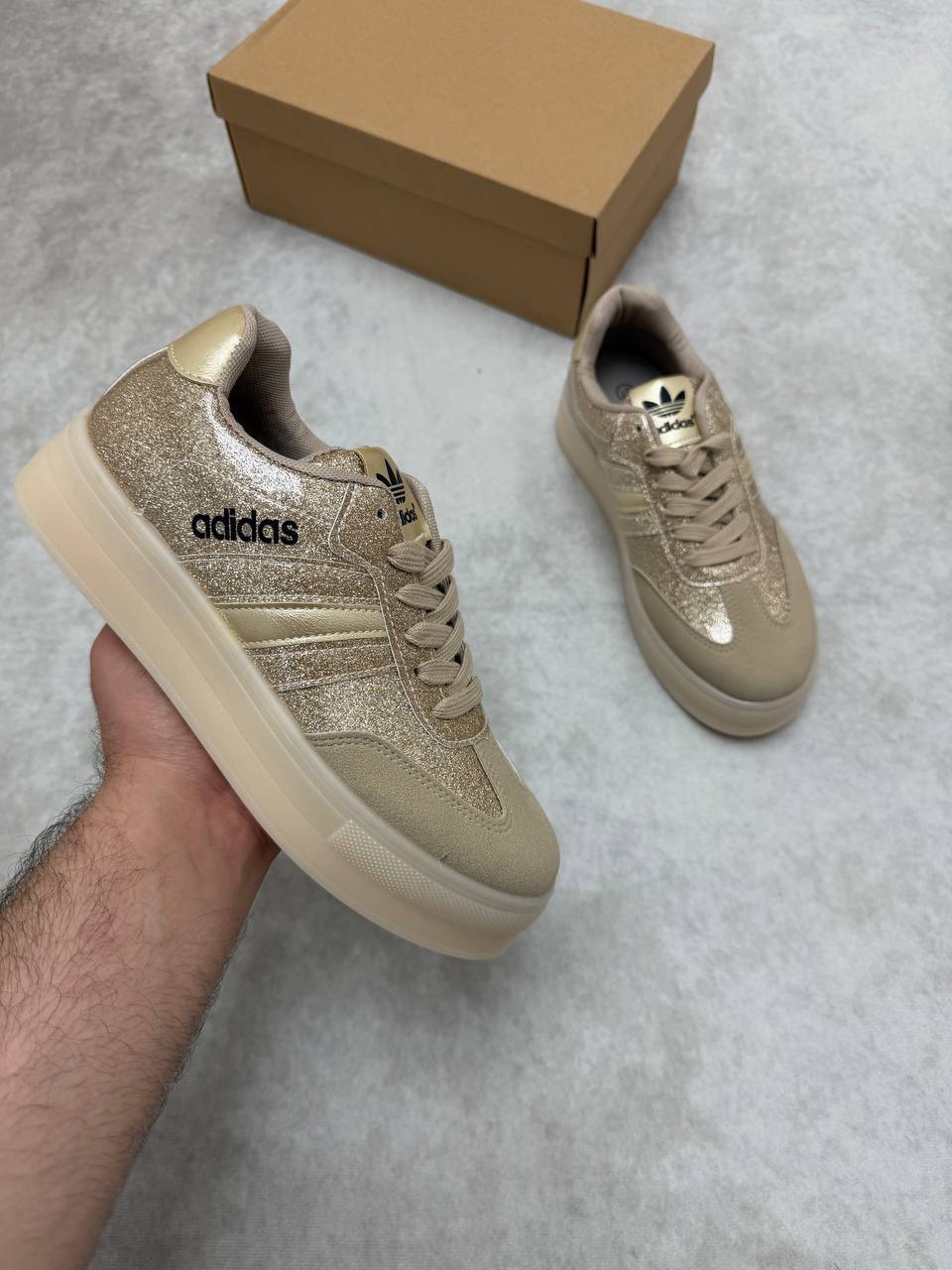 WOMENS ADIDA TRAINERS am0705
