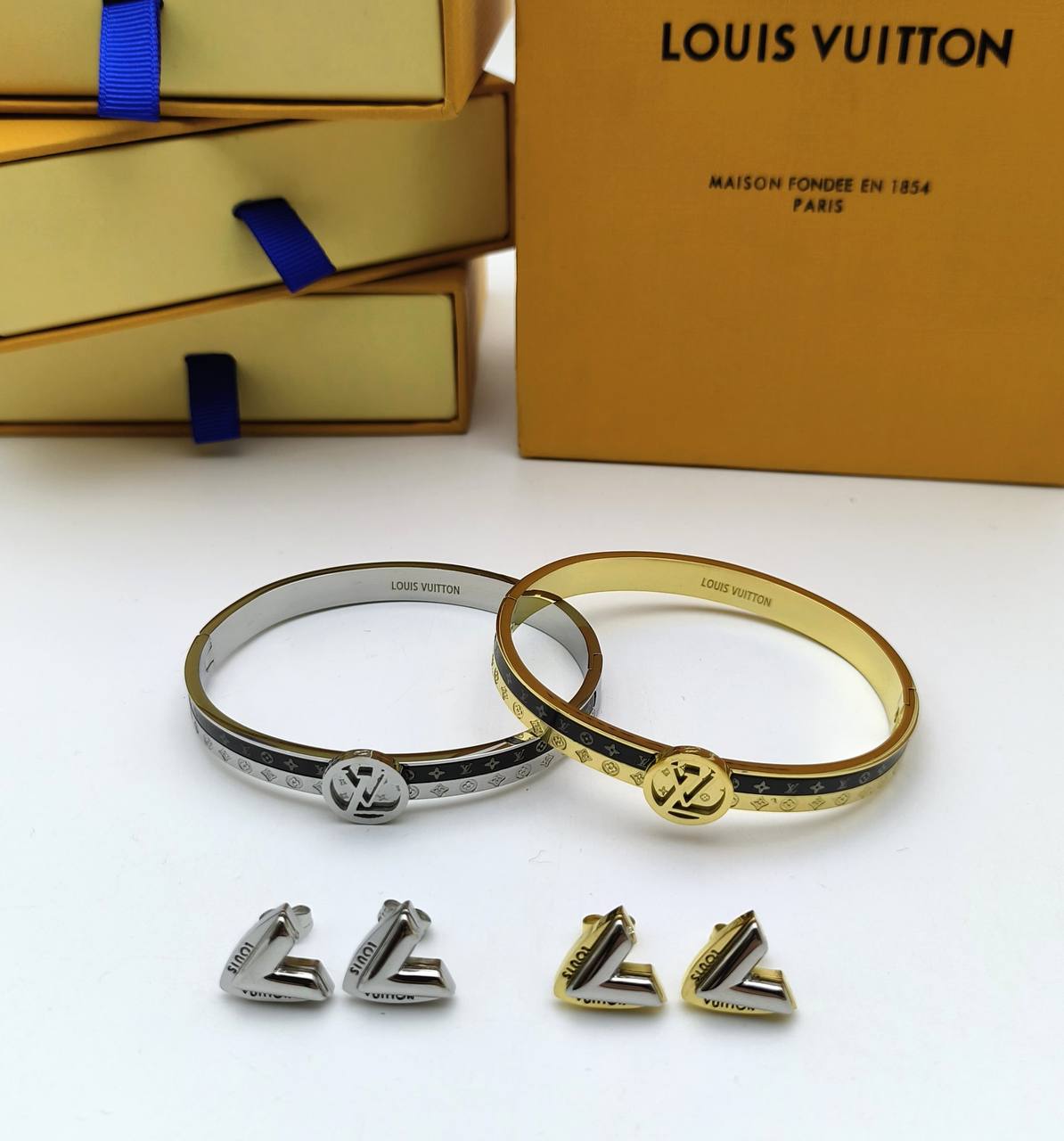 Lv sets with box and dust bag sa0805