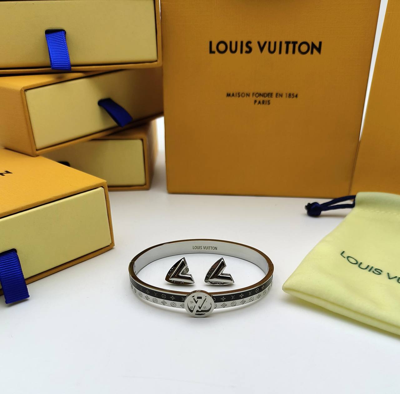 Lv sets with box and dust bag sa0805