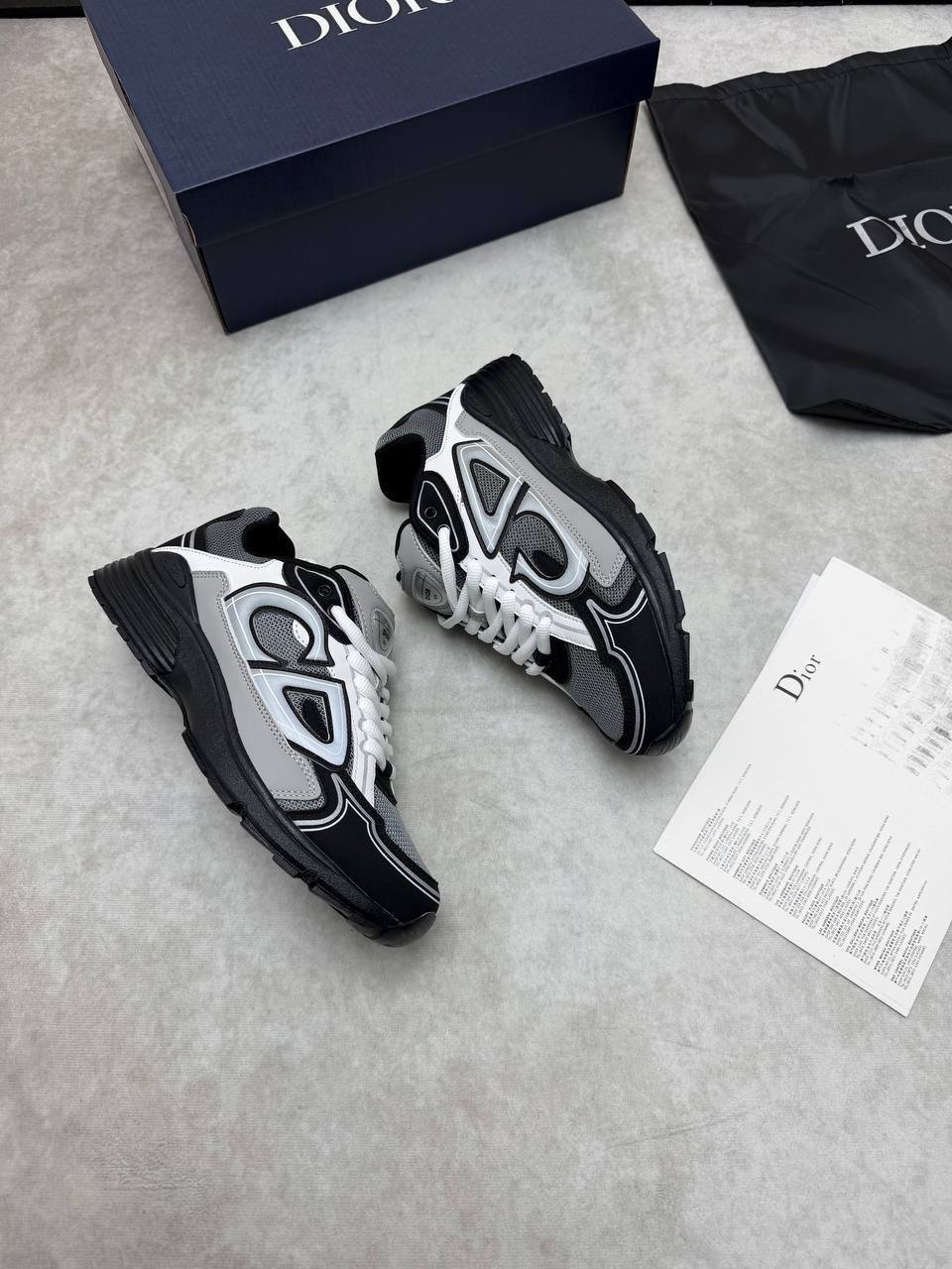 MENS DIO B30 COME WITH BOX ETC am0805