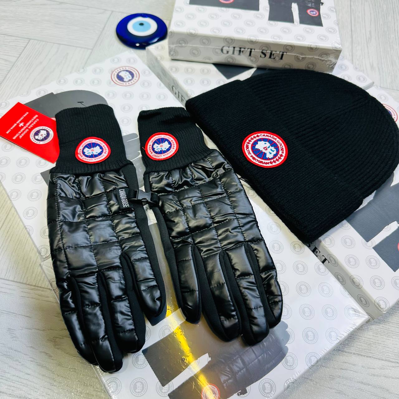 CANADA GOSE HAD AND GlOVES 🧤 SET to2610