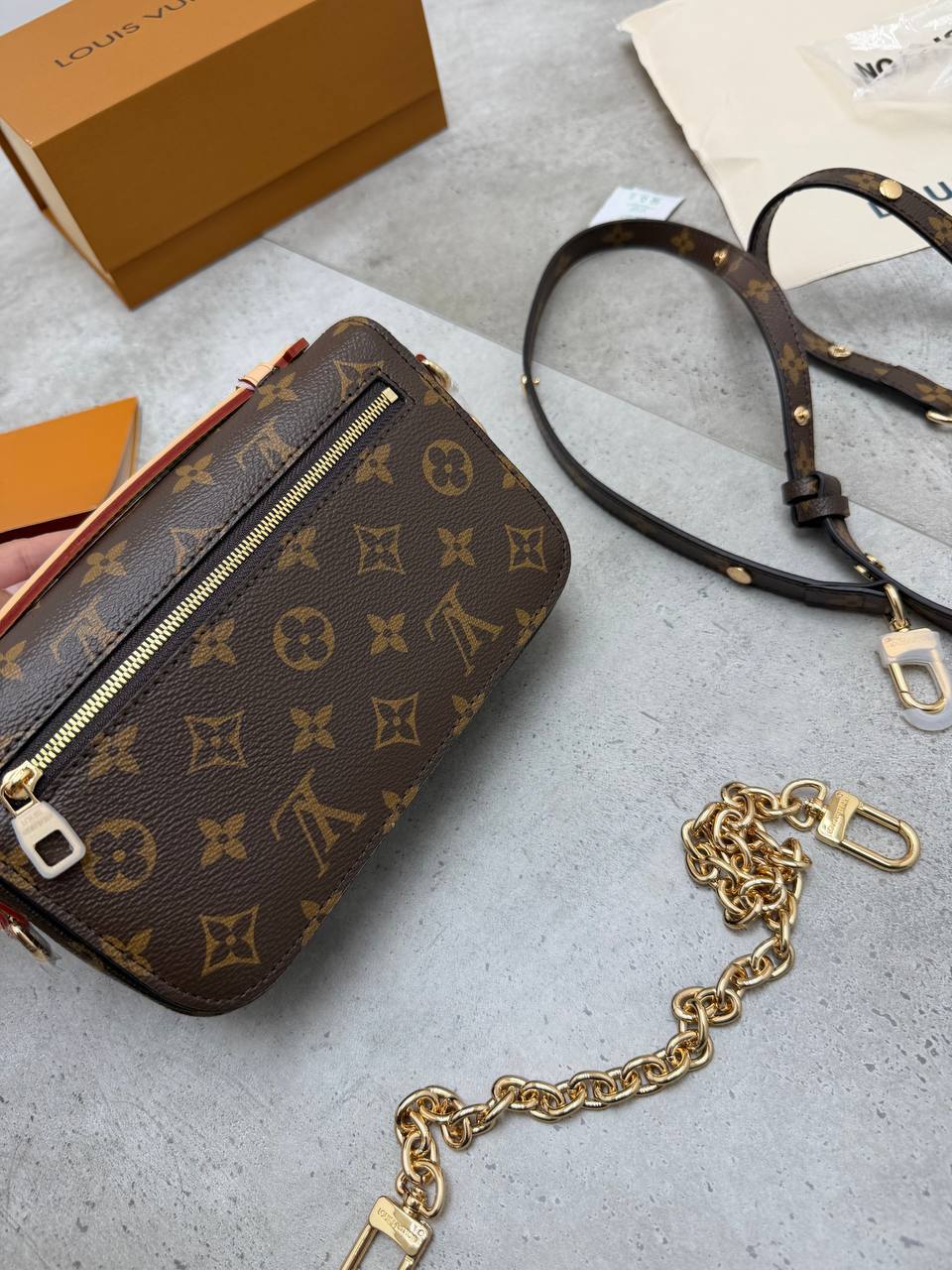 SUPER CLON LV BAG COME WITH BOX ETC am1808
