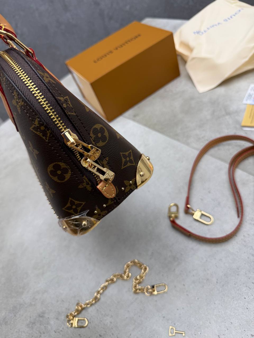 SUPER CLONE LV BAG COME WITH BOX ETC am1808