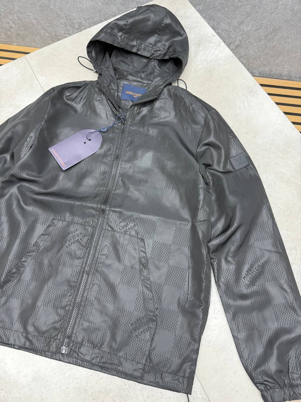 MENS LV WINDBREAKER am1908