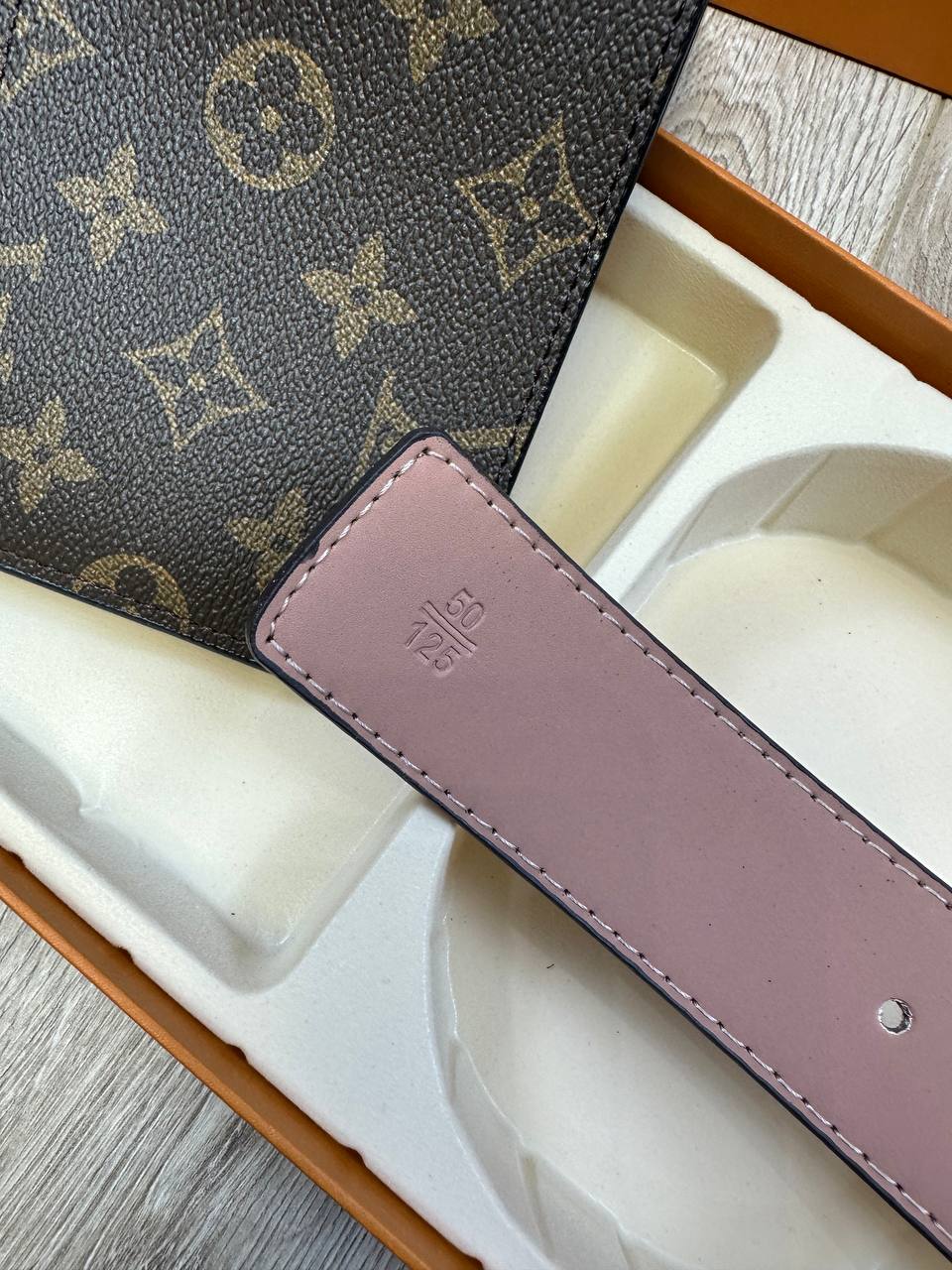 LV BELT AND WALLET SET COMES WITH BOX & PAPERWORK to2608
