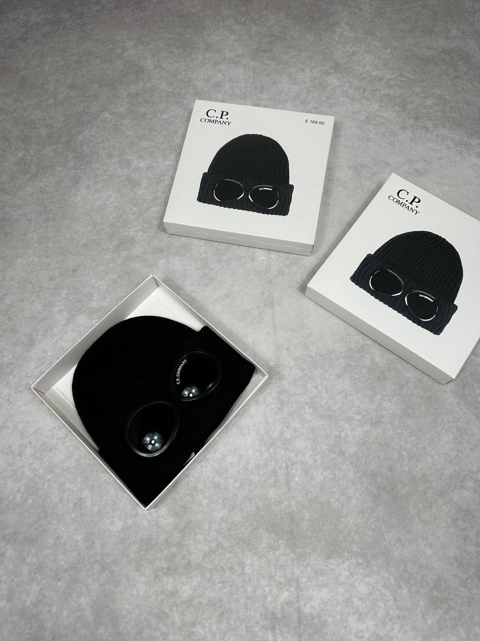 C.P COMPANY HAT COME WITH BOX am2808