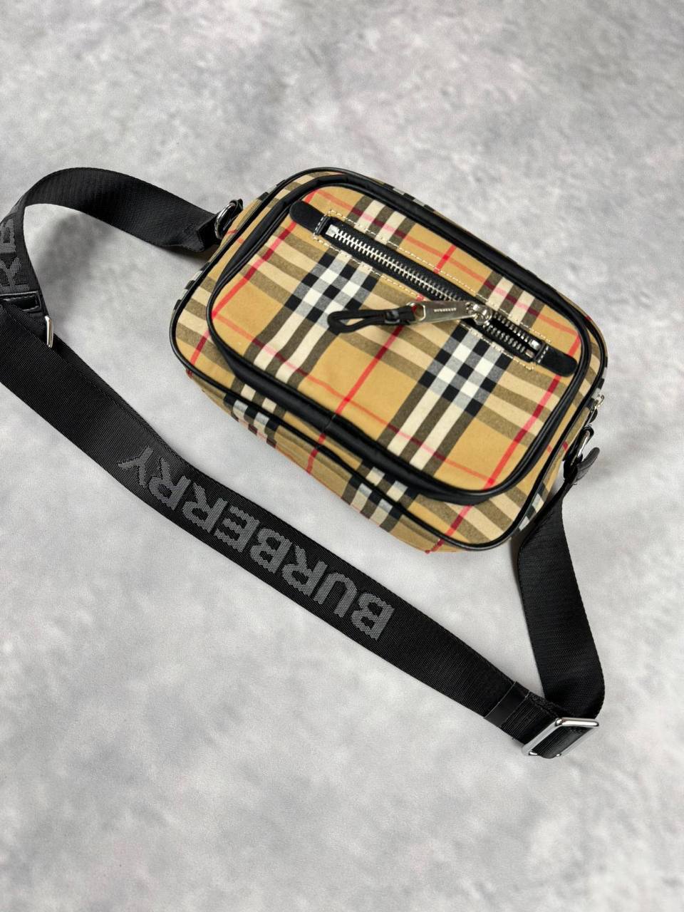 Burberr bag with dust bag jj2908