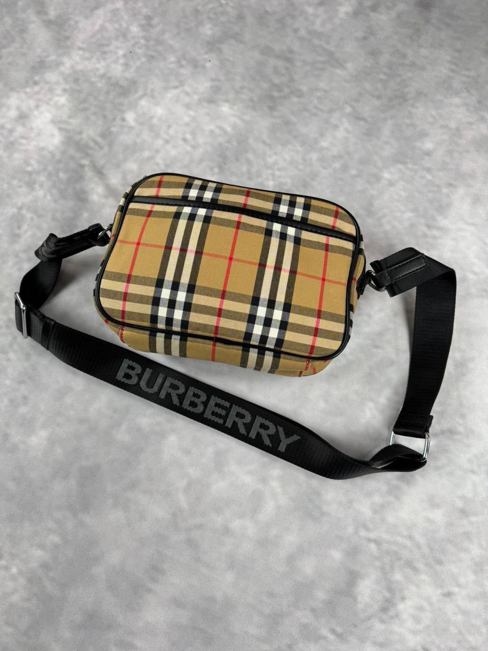 Burberr bag with dust bag jj2908