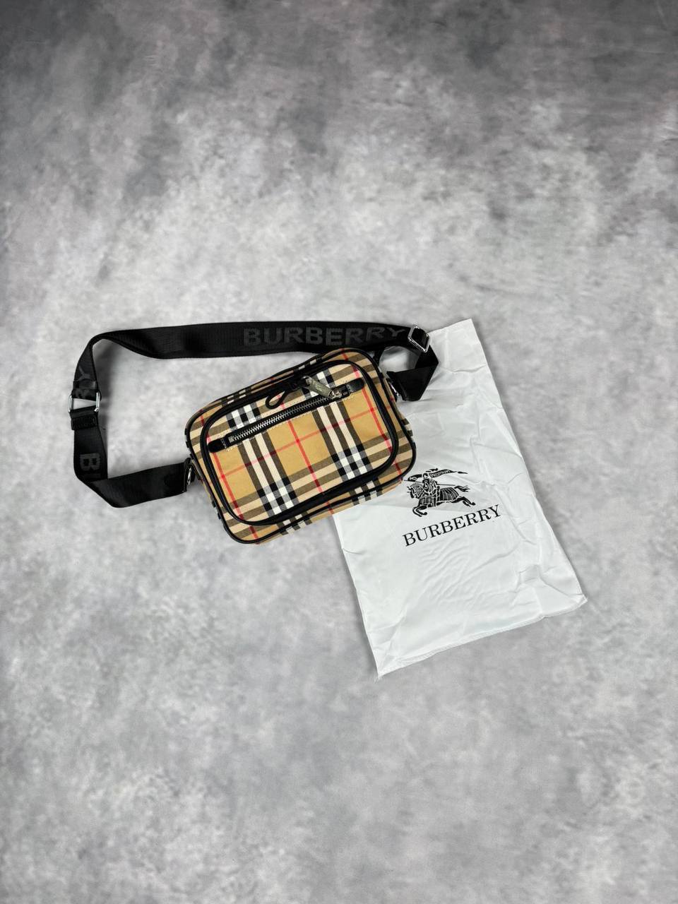 Burberr bag with dust bag jj2908