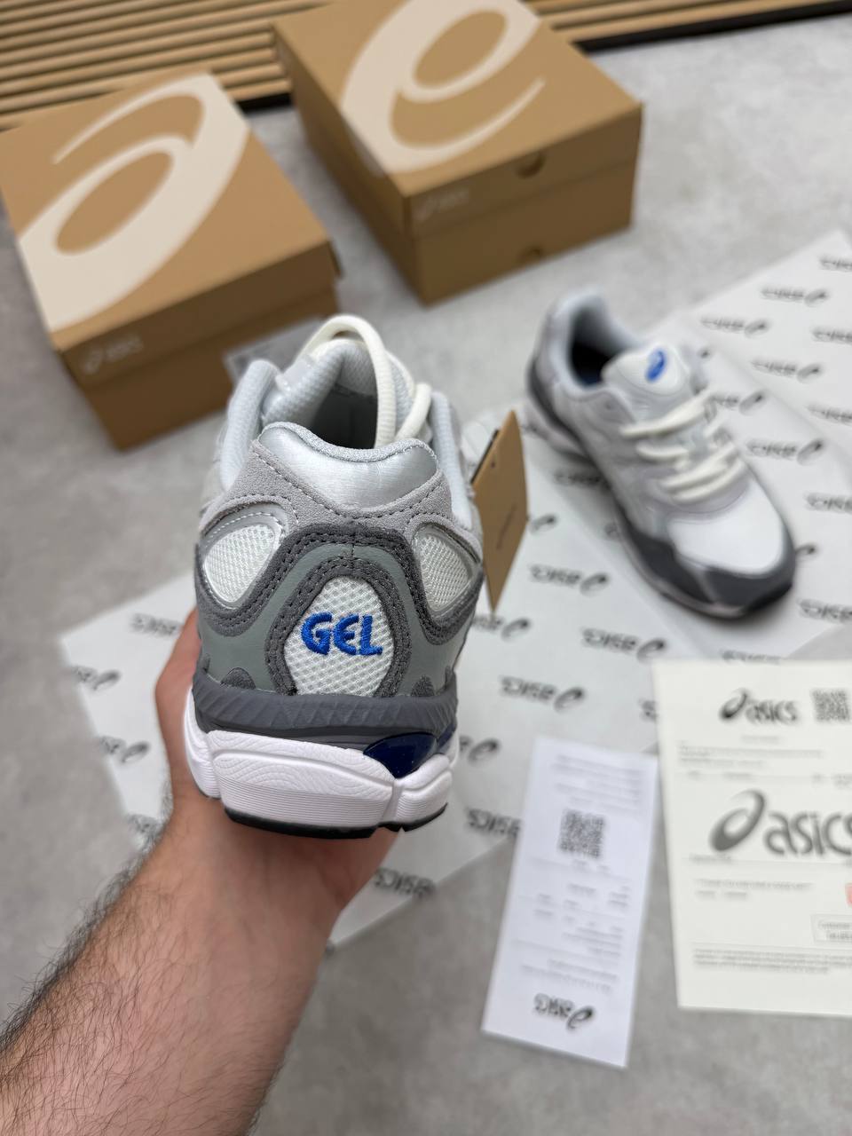 MENS ASIC GEL COME WITH BOX ETC am0409