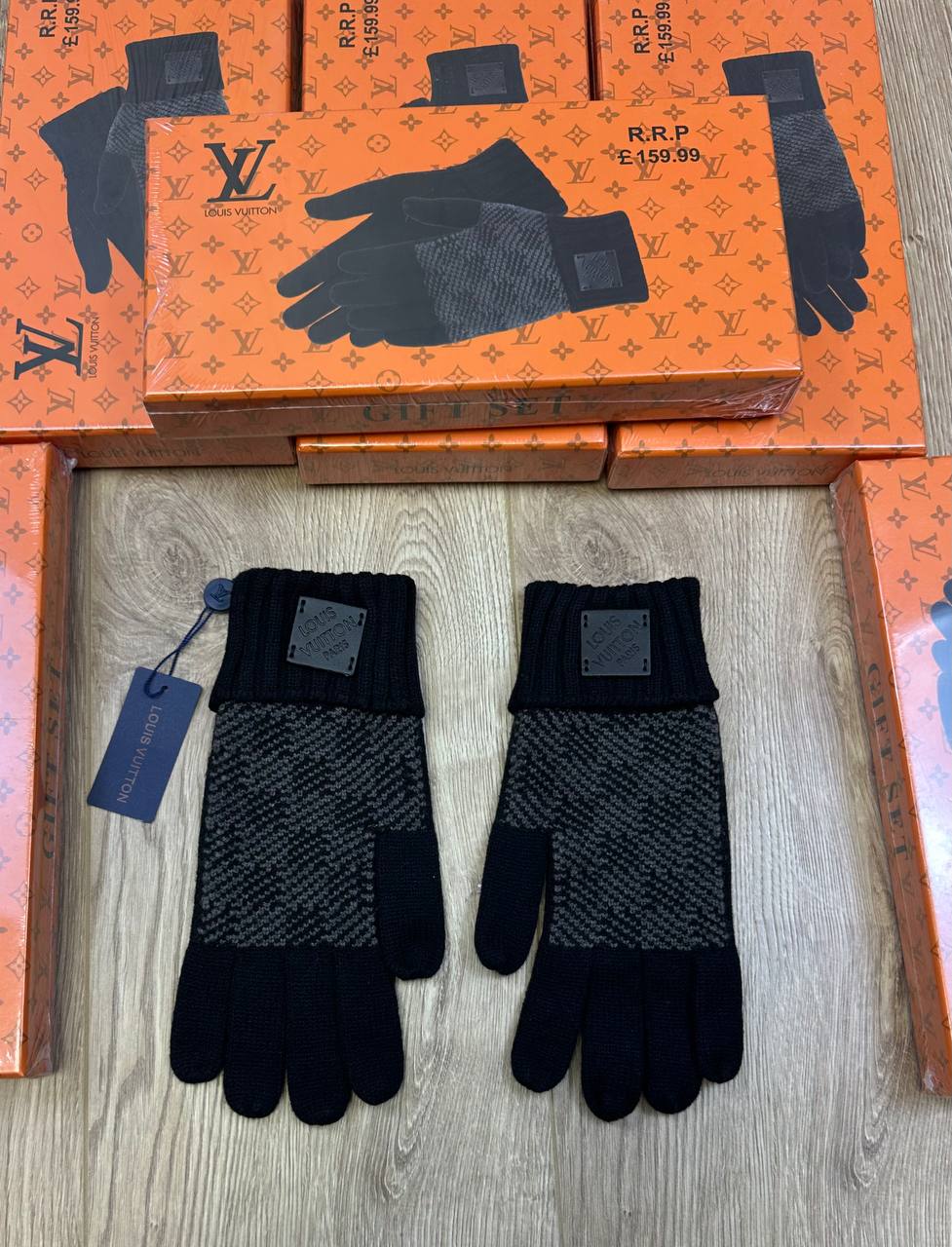 LV Gloves 🧤 to1209