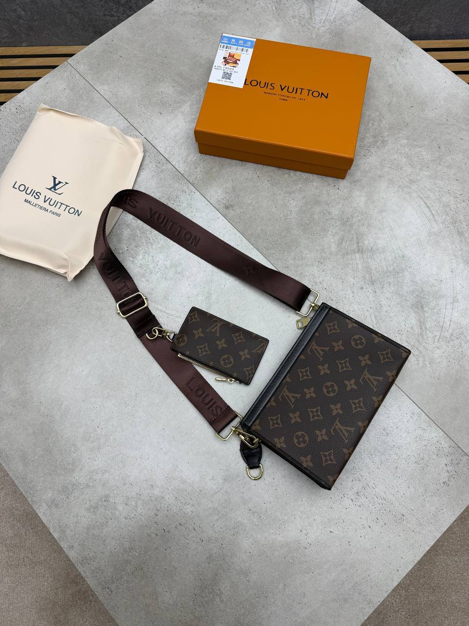 MENS LV BAG COME WITH BOX ETC am1309