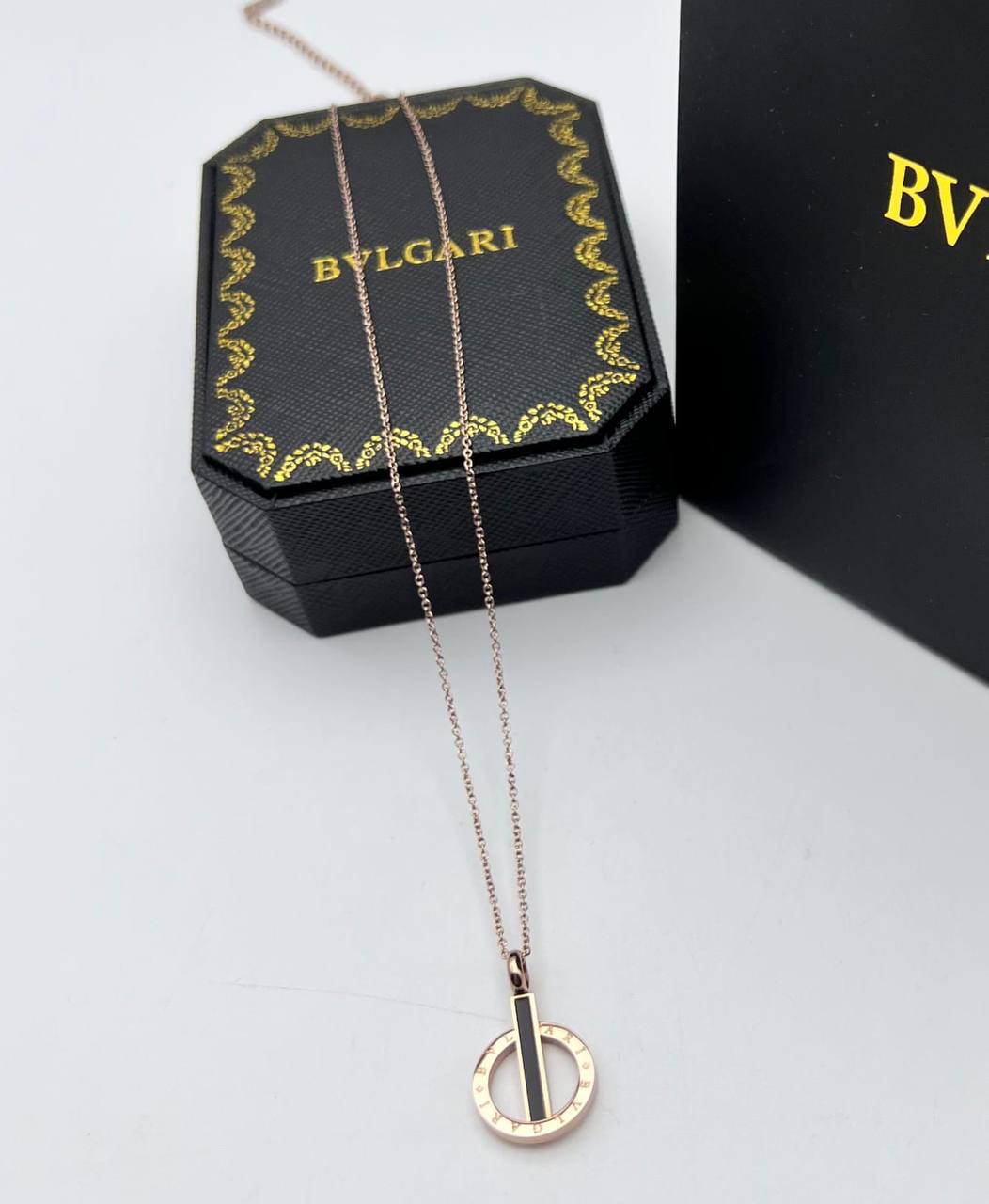 Women’s necklace set with box and carrier bag sa1509
