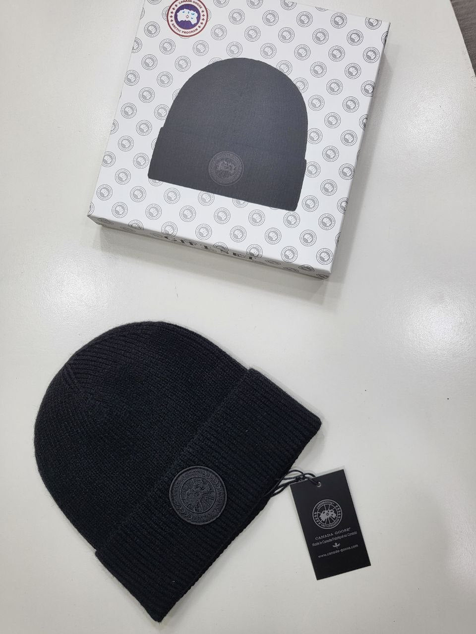QUALITY CANAD GOOS BEANIE WITH BOX ak1609