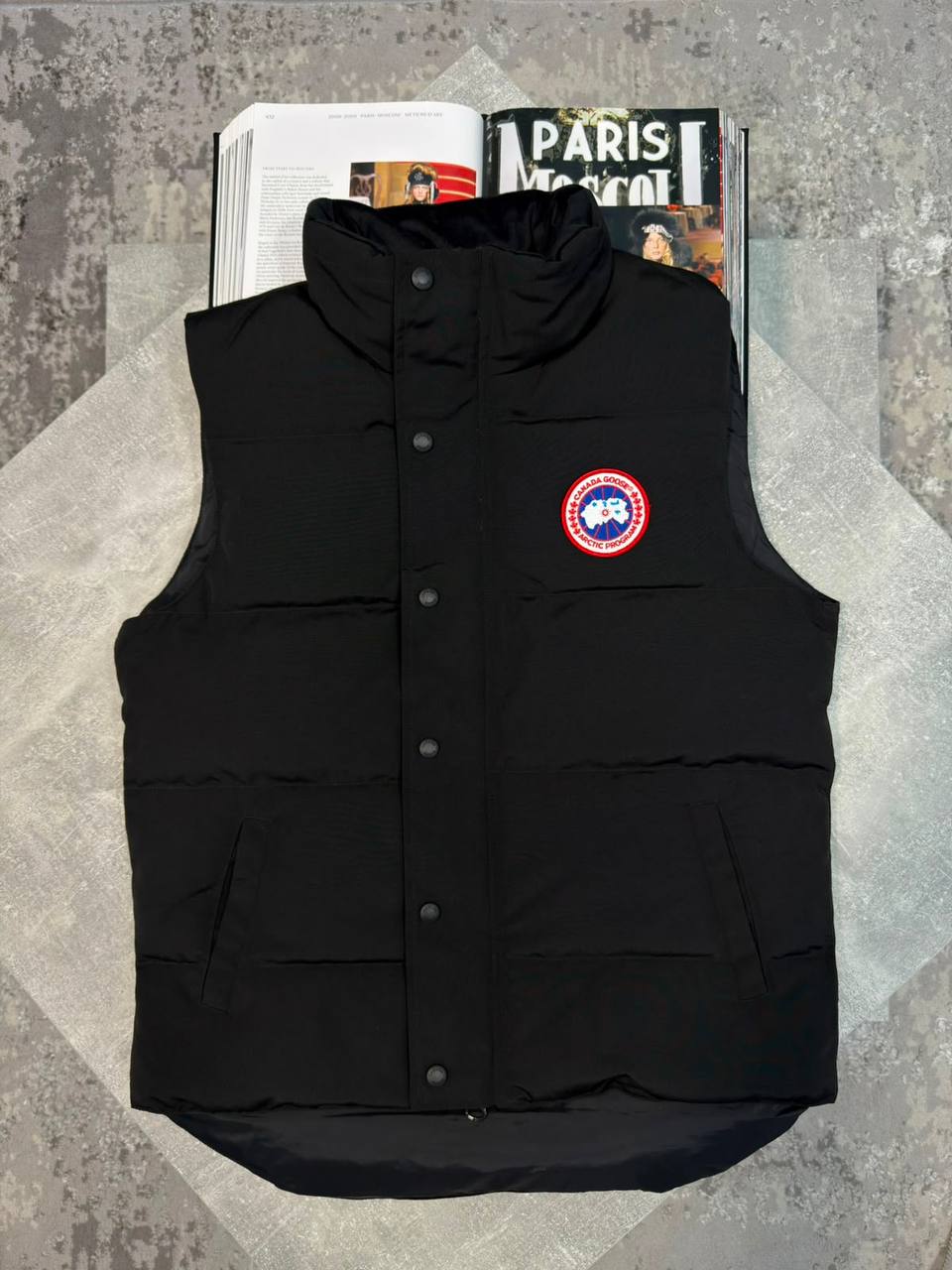Canad Goos body warmer Red Badge aj1809