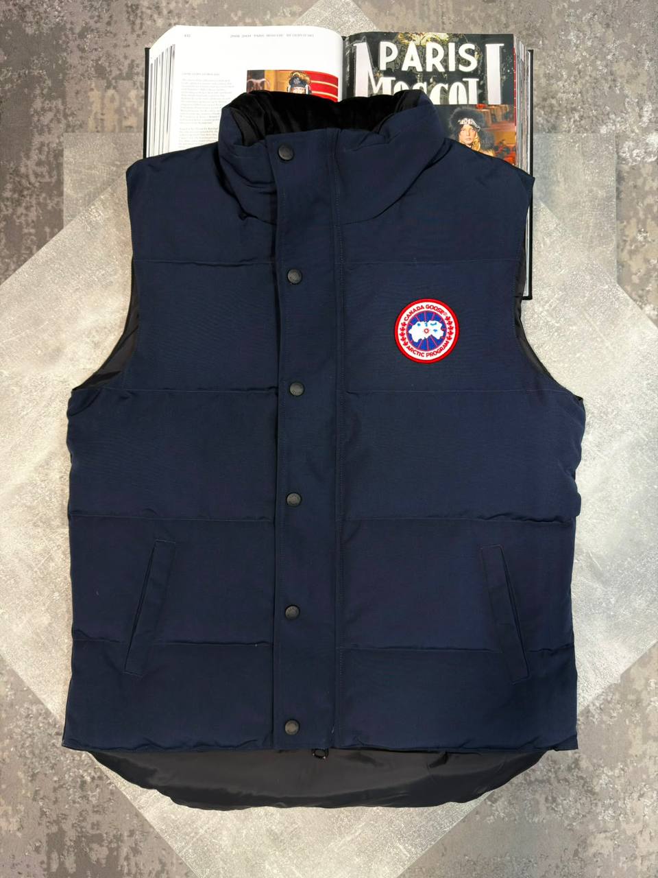 Canad Goos body warmer Red Badge aj1809