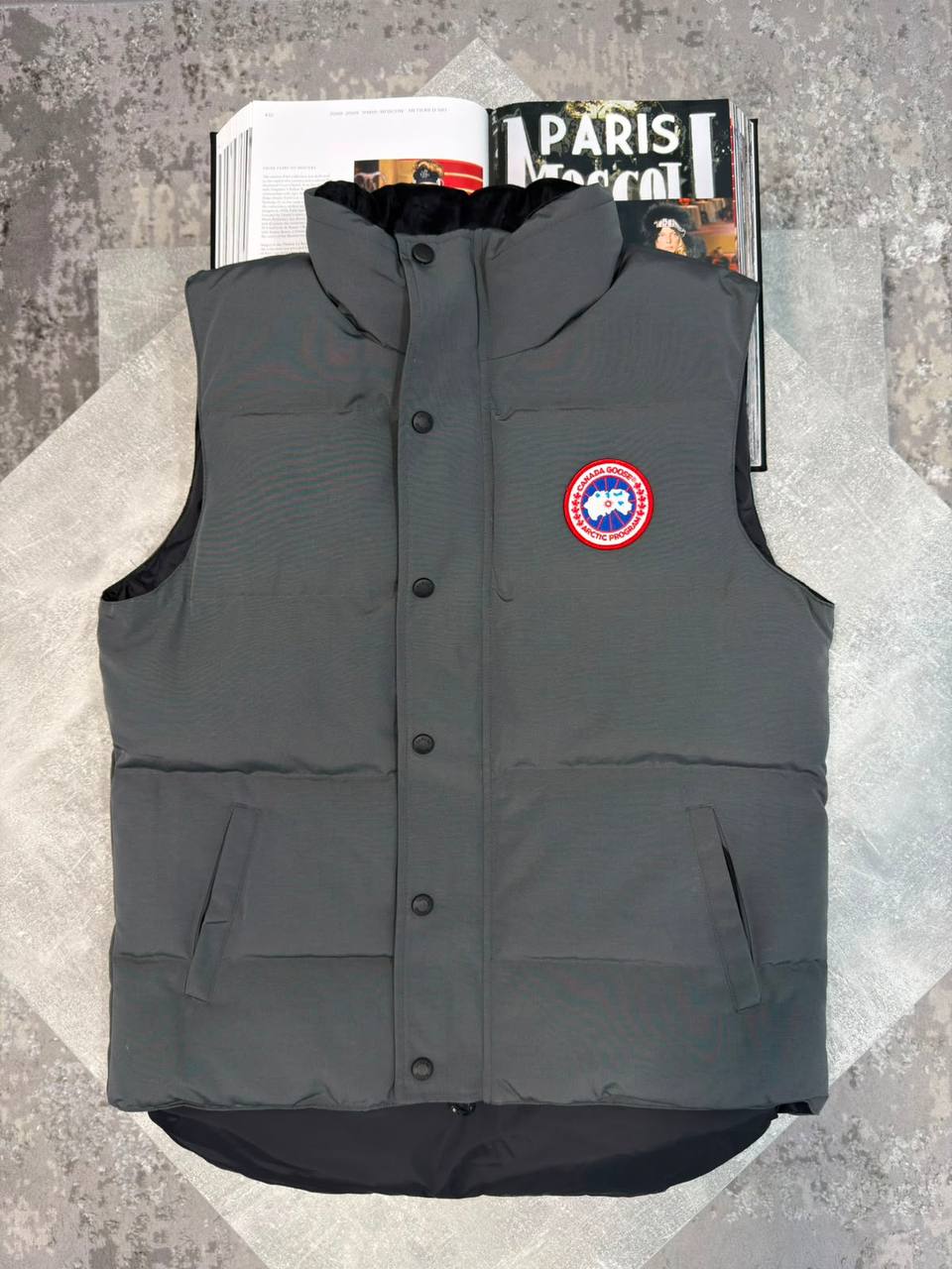Canad Goos body warmer Red Badge aj1809