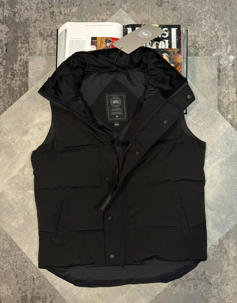 Canad Goos body warmer Red Badge aj1809