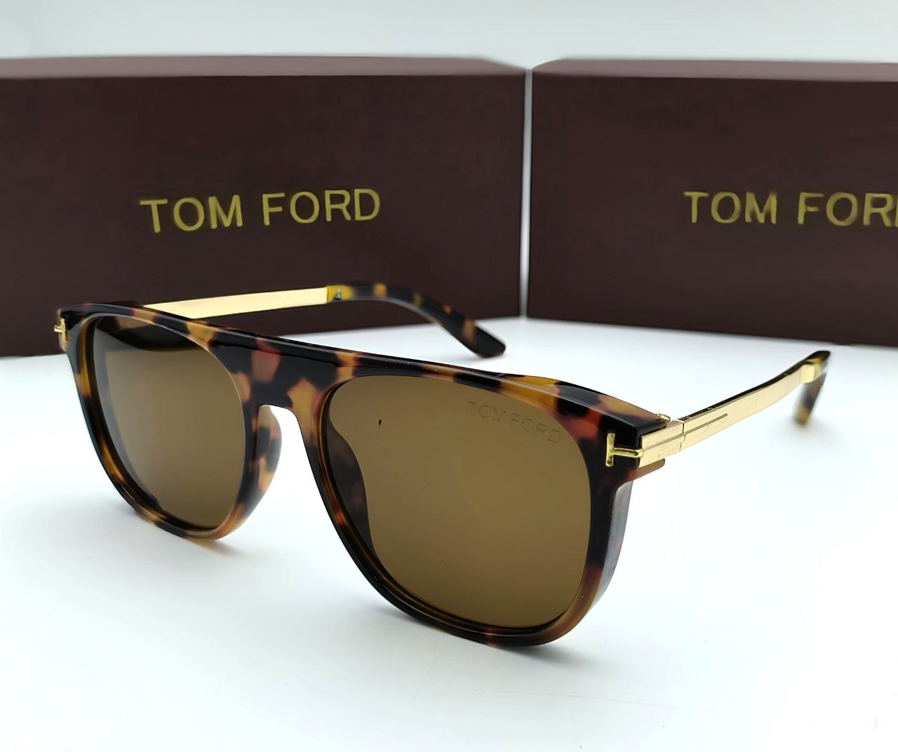 To For sunglasses with box am0904