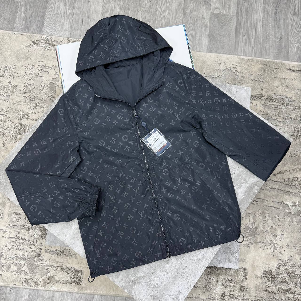 SUPER CLON LV MONOGRA REVERSIBL WINDBREAKER jay2706