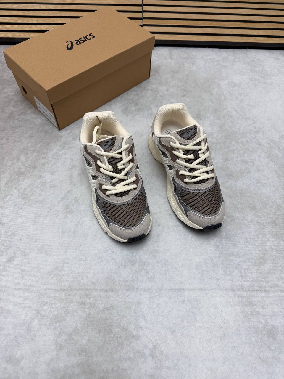 WOMENS ASIC COME WITH BOX am0904