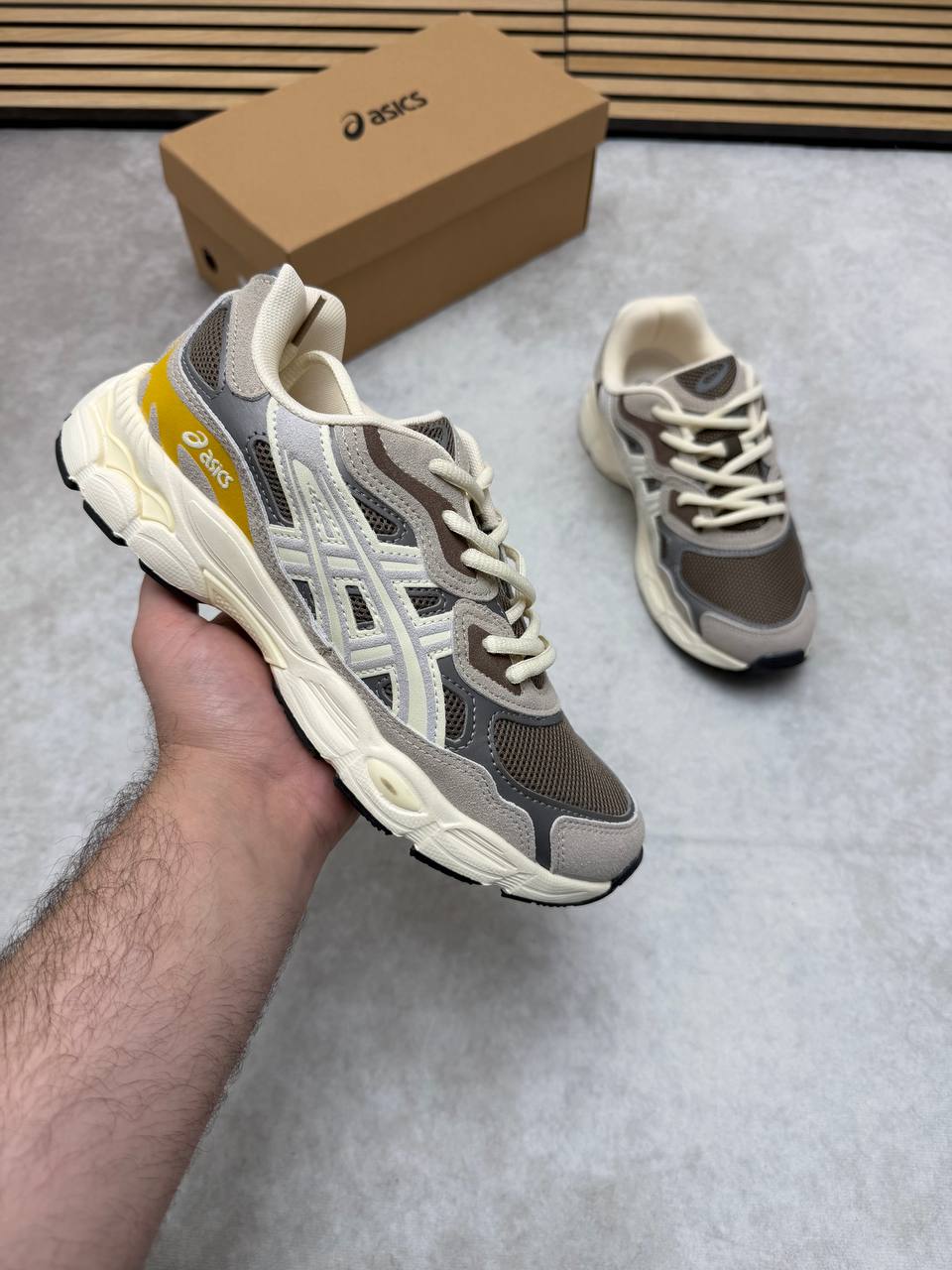 WOMENS ASIC COME WITH BOX am0904