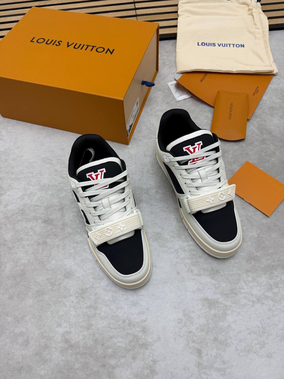 SUPER CLON LV TRAINERS COME WITH BOX ETC am2006