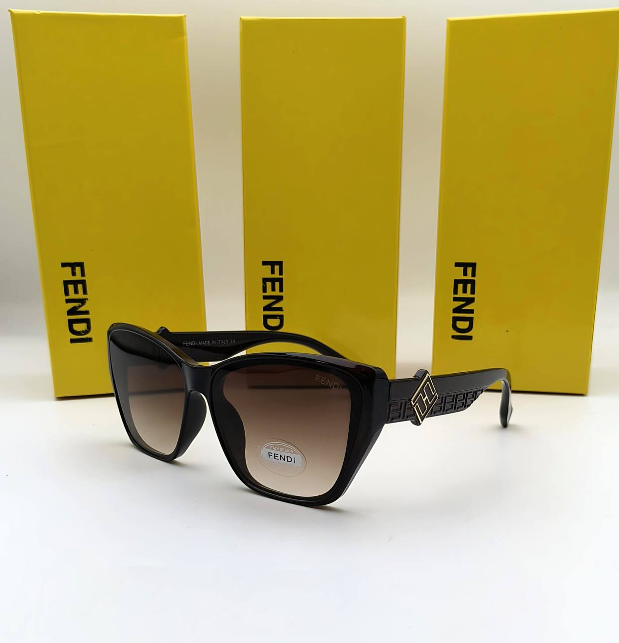 Fend shades with box sa2106
